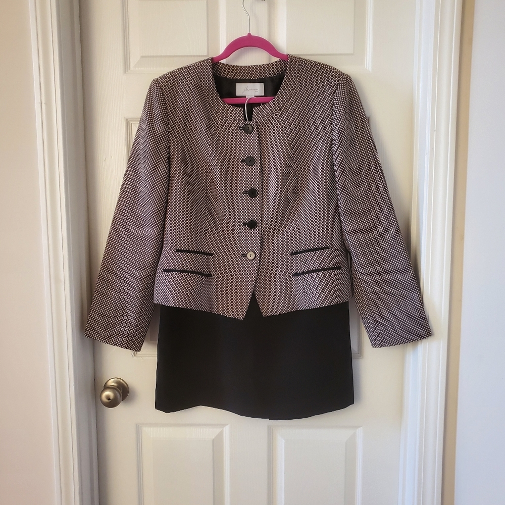 jh Collectibles Cream & Black Suit, Size 16 & 12